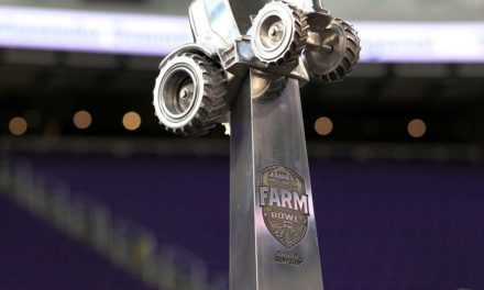 Pro athletes help Land O’Lakes celebrate farmers